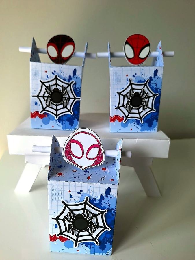Caixinhas personalizadas tema Homem-Aranha para lembrancinhas de festa infantil